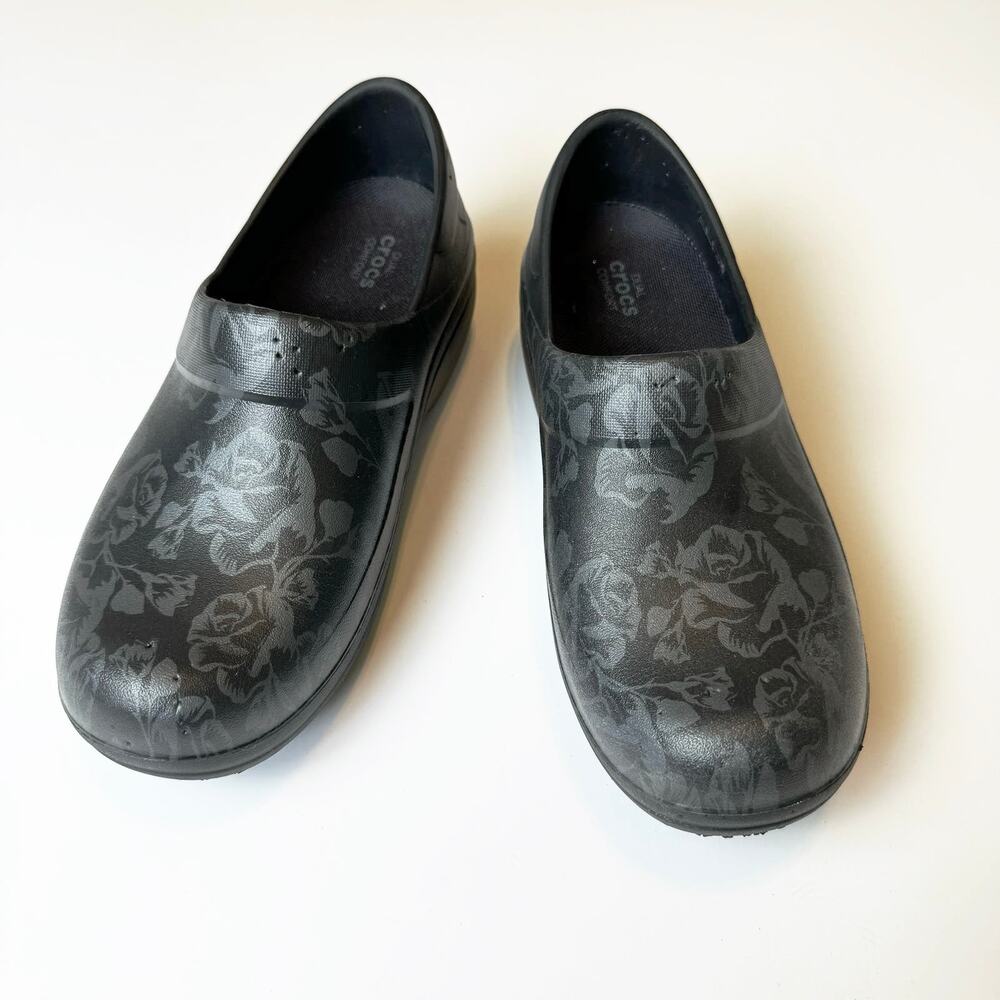 Crocs Clogs Women’s Size 8 Black Floral Slip On Shoes Casual Comfort Waterproof